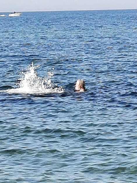 d0704184-8fb6-40b9-9f68-ac2898eb82d7.jpg birgit-nora-schafer-kuehlungsborn-planschen-in-der-ostsee