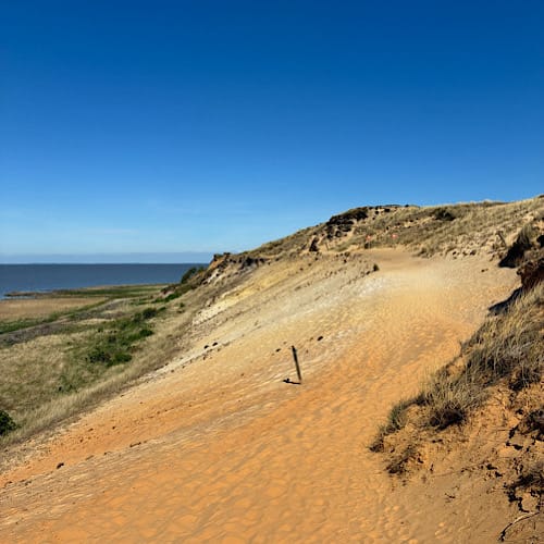 Blick auf das Morsumer Kliff, Slyt - sandiger Dünenweg mit Blick auf die Nordsee